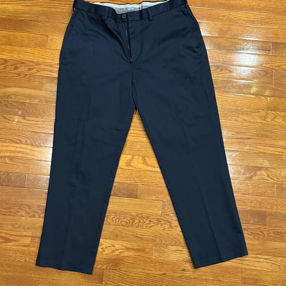 Haggar Men's Classic Fit Iron Free Performance Flex Navy Khaki